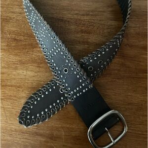 Ladies vintage Calvin Klein leather belt